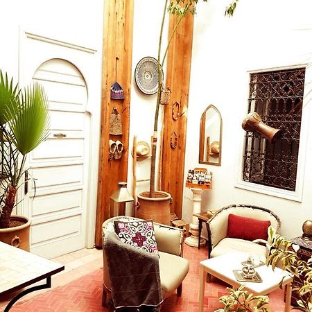 Riad Laly Tourisme Eclaire Le Bijou De La Medina Marrákes Kültér fotó