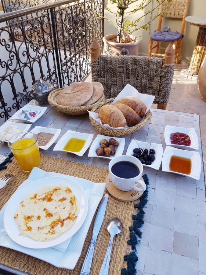 Riad Laly Tourisme Eclaire Le Bijou De La Medina Marrákes Kültér fotó